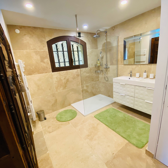 Private bathroom of the first garden suite