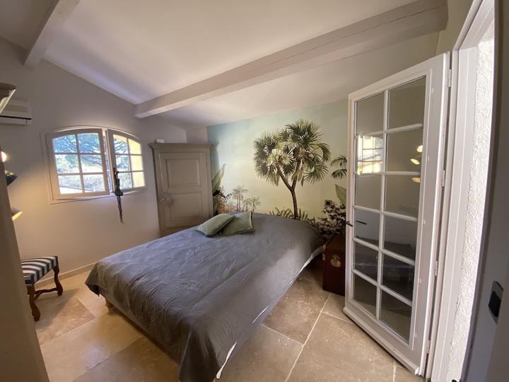 Upper-level suite with adjoining private rooms
